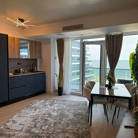 White Titanic 3 Premium 5* Năvodari