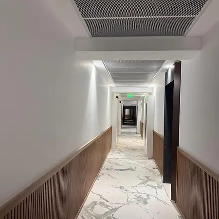White Titanic 3 Premium 5* Năvodari